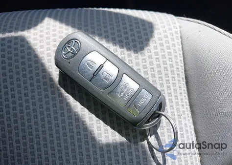 2019 Toyota Yaris L z USA, uszkodzony, nr VIN 3MYDLBYV3KY503066